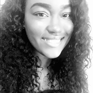 Meet your Posher, Cassandra